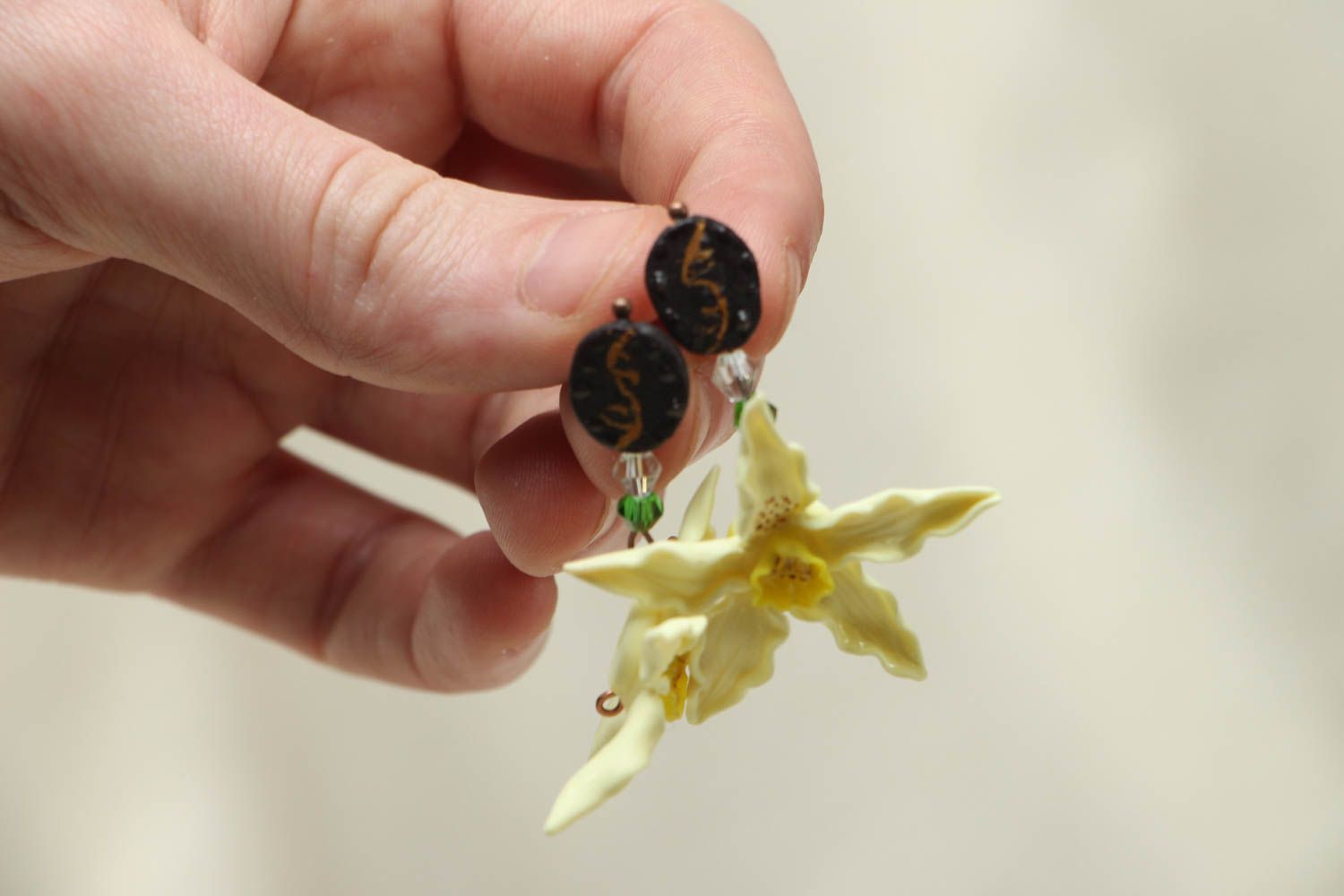 Серьги-гвоздики из полимерной глины Орхидея фото 3