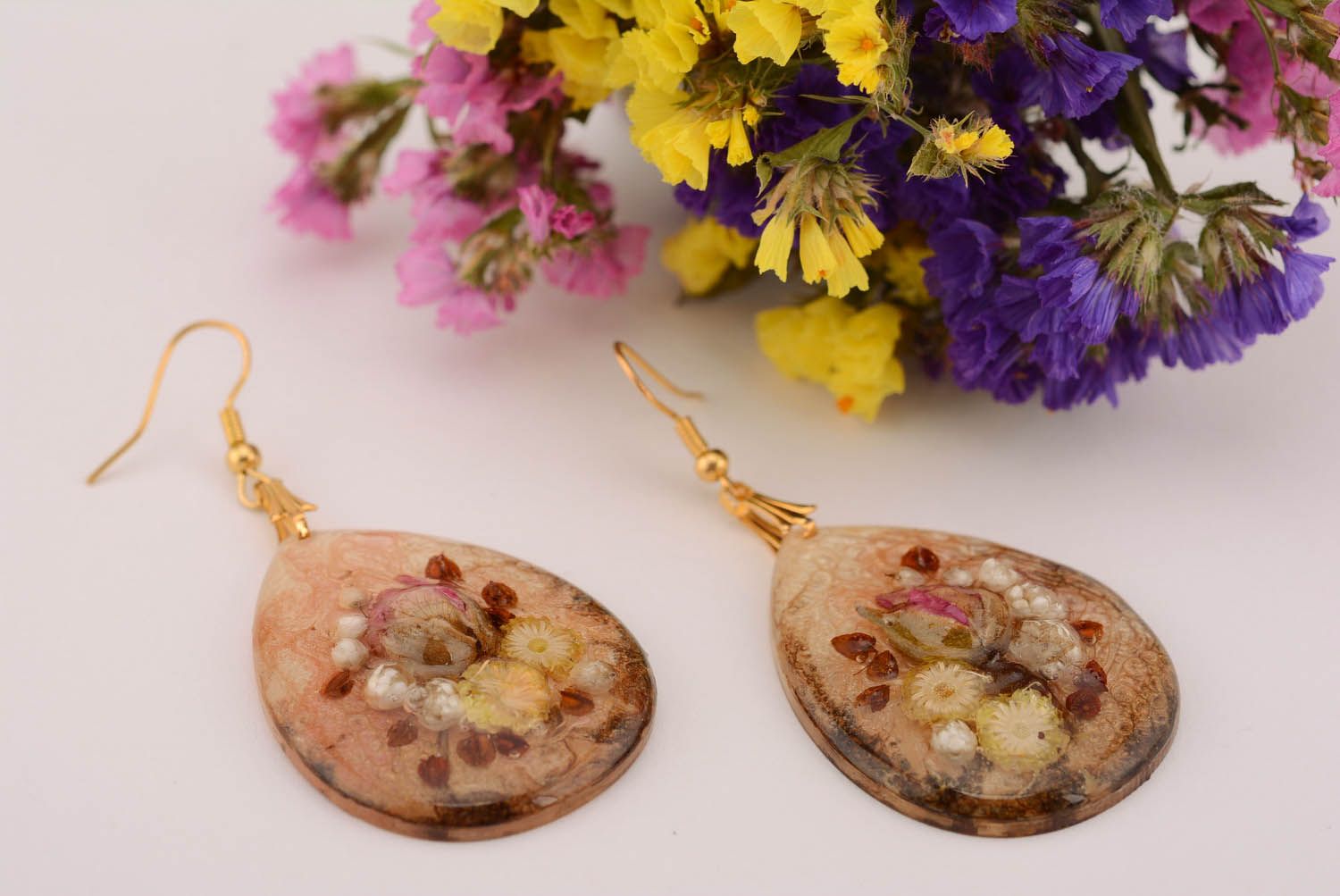 Acrylic earrings with dried flowers photo 1