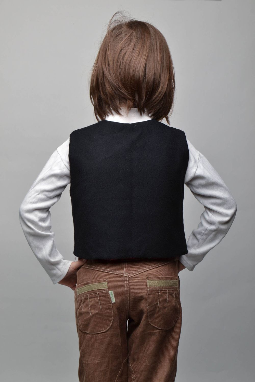 Children's warm vest with embroidery photo 3