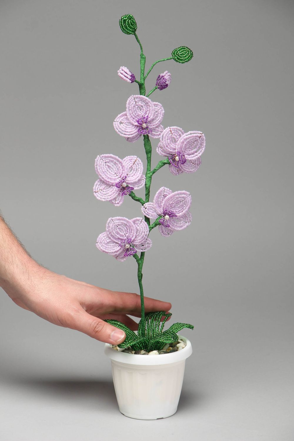 Орхидея из бисера сиреневая красивая  фото 4
