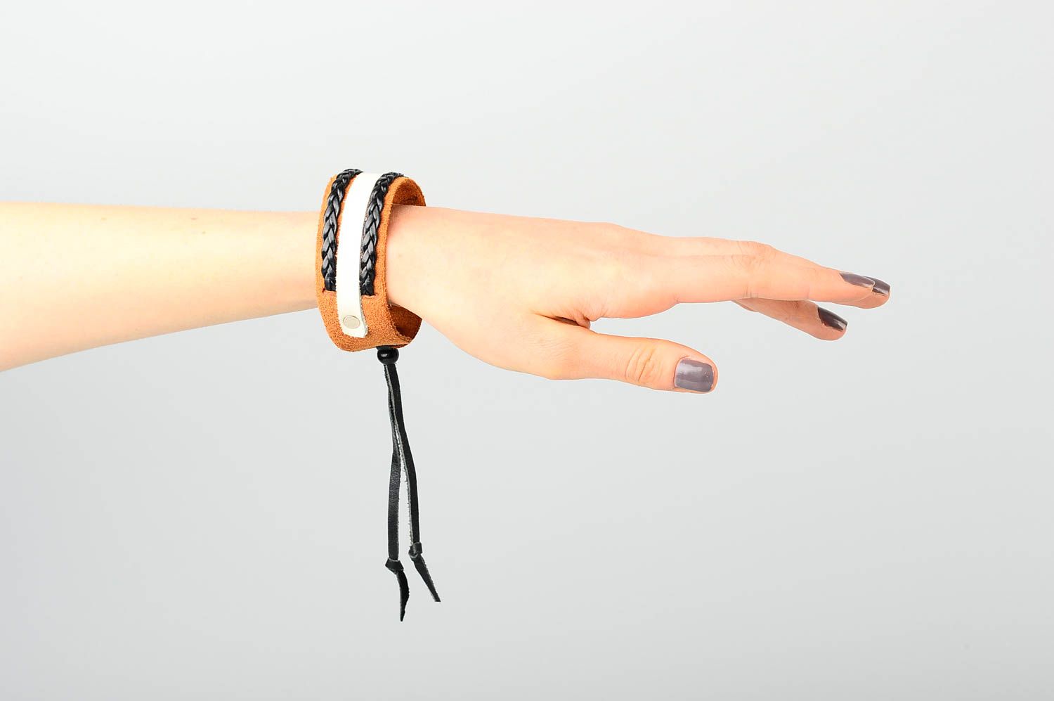 Bracelet en cuir fait main Bijou bracelet clair Accessoire femme original photo 1