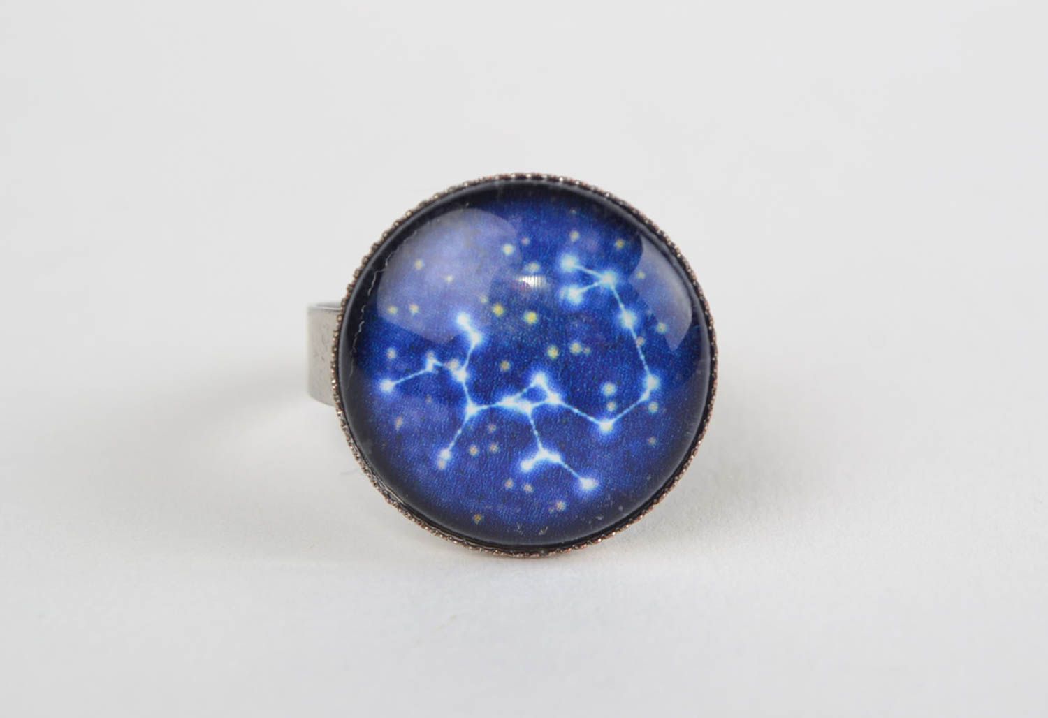 Bague avec constellation du Capricorne faite main ronde bleue en verre et métal photo 2