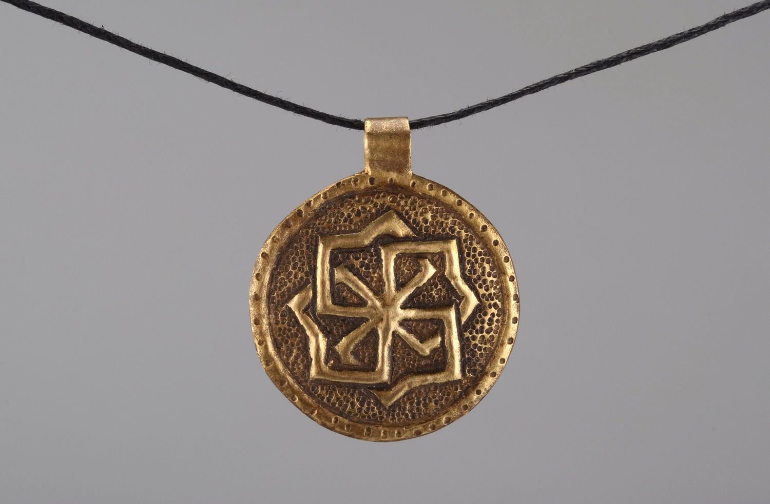 Pendant made of brass with gilding Molvinets photo 2