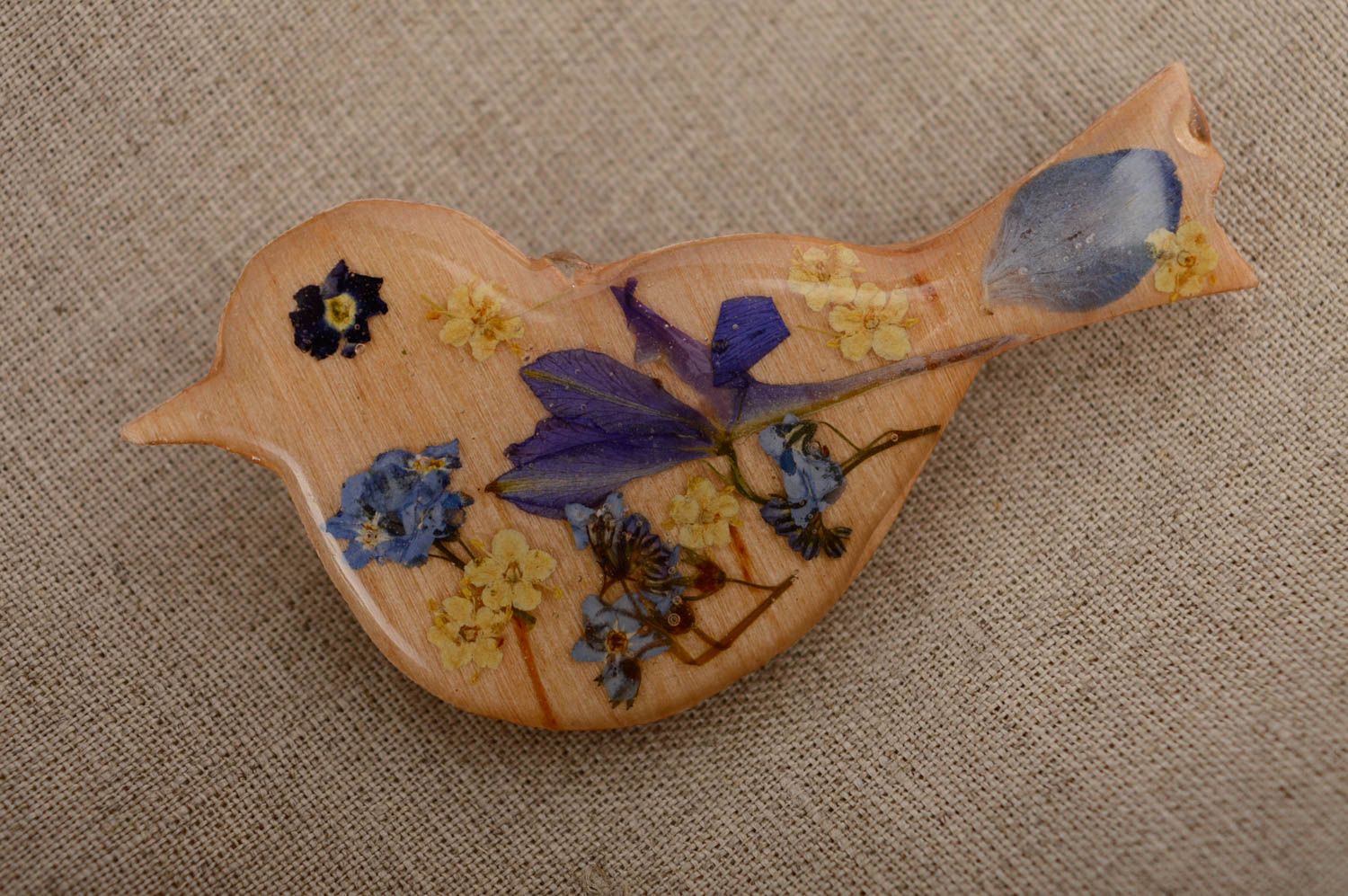 Wooden brooch with real flowers coated with epoxy photo 5