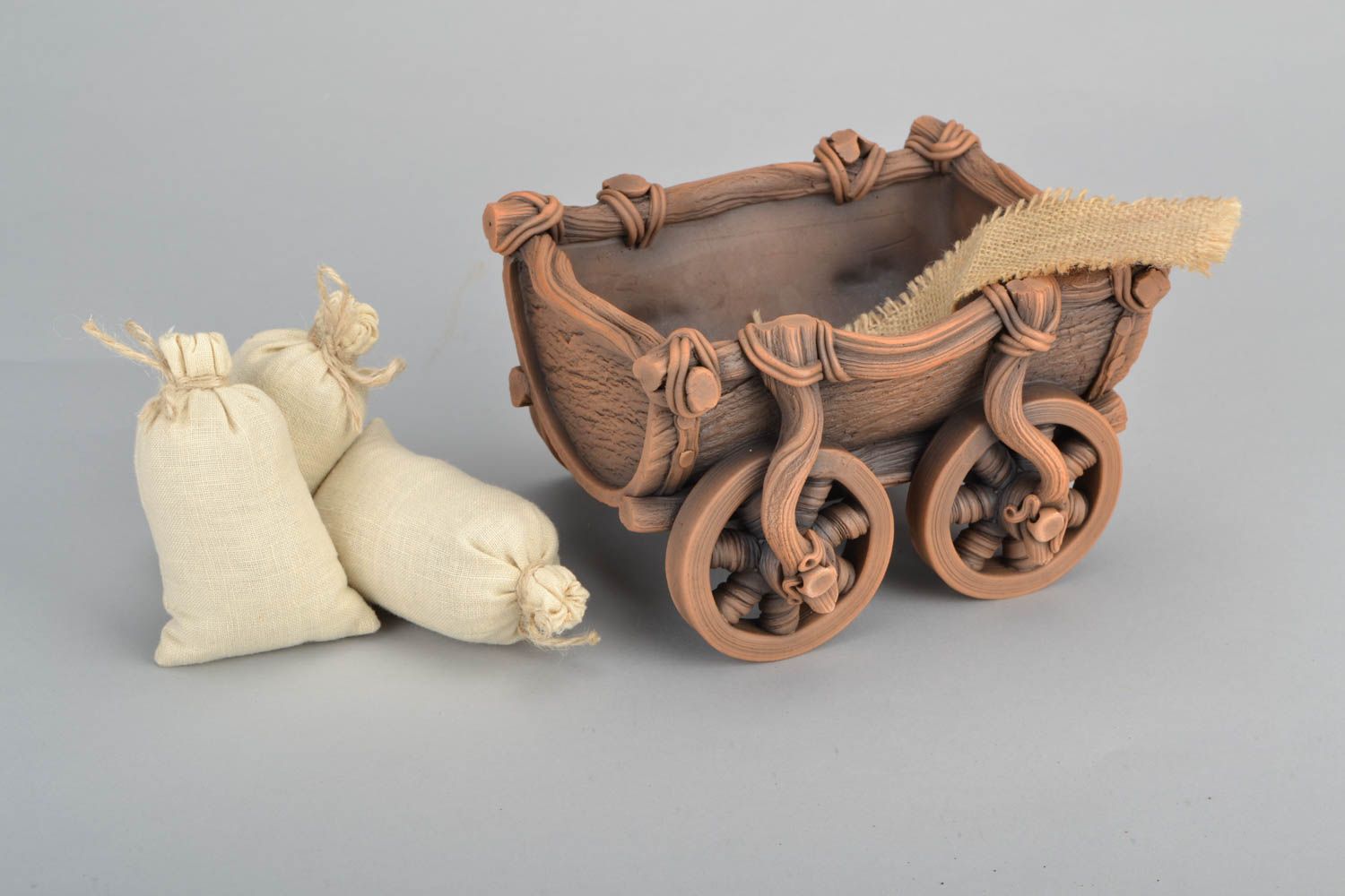 Figurine miniature en terre cuite vase Chariot  photo 1