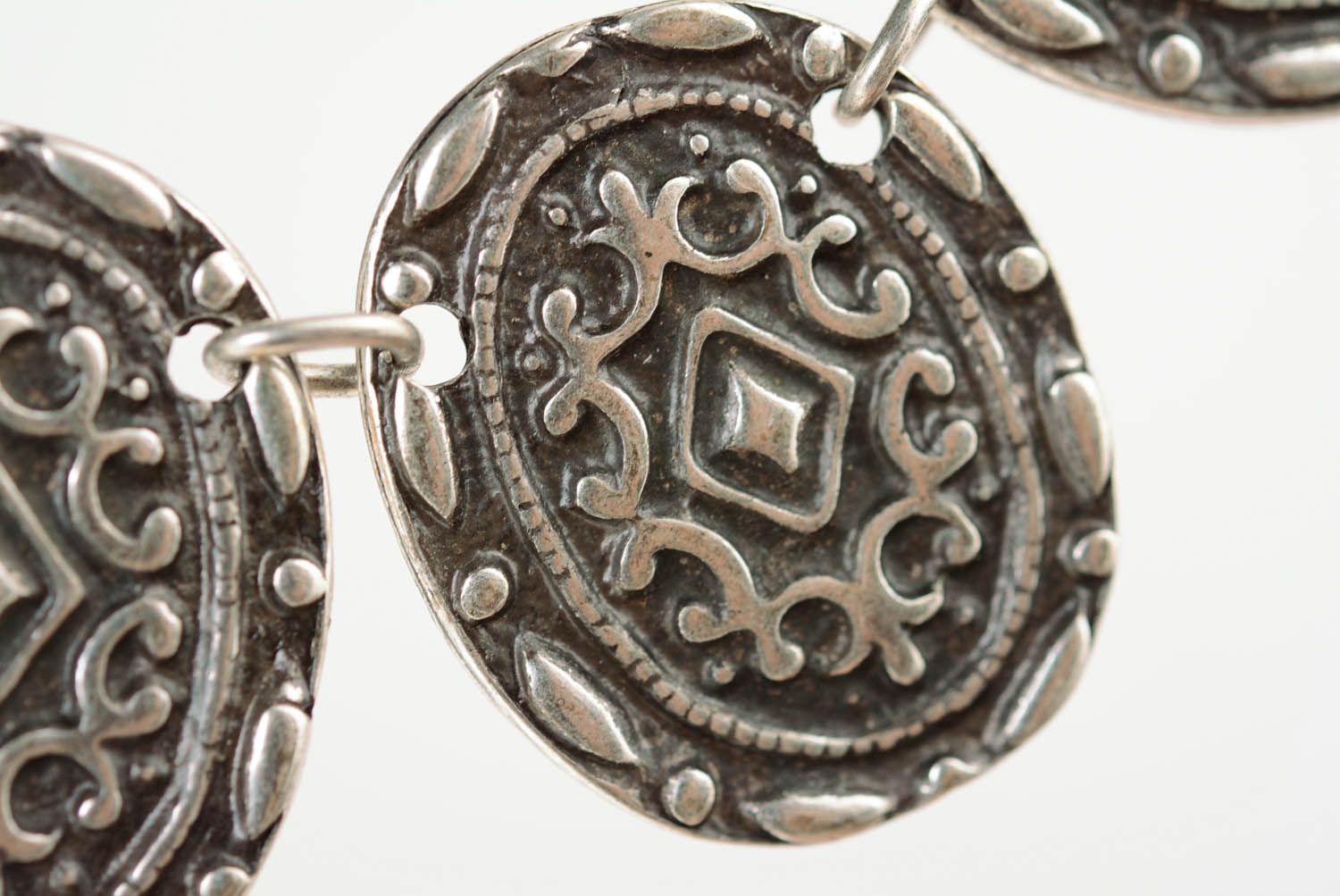 Metal necklace Shield photo 2