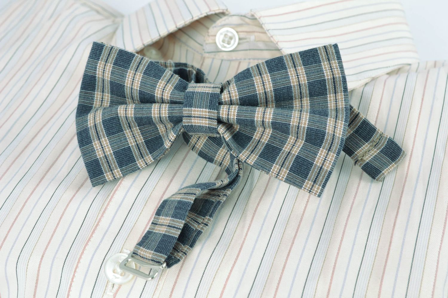 Handmade bow tie with blue checkered print photo 1