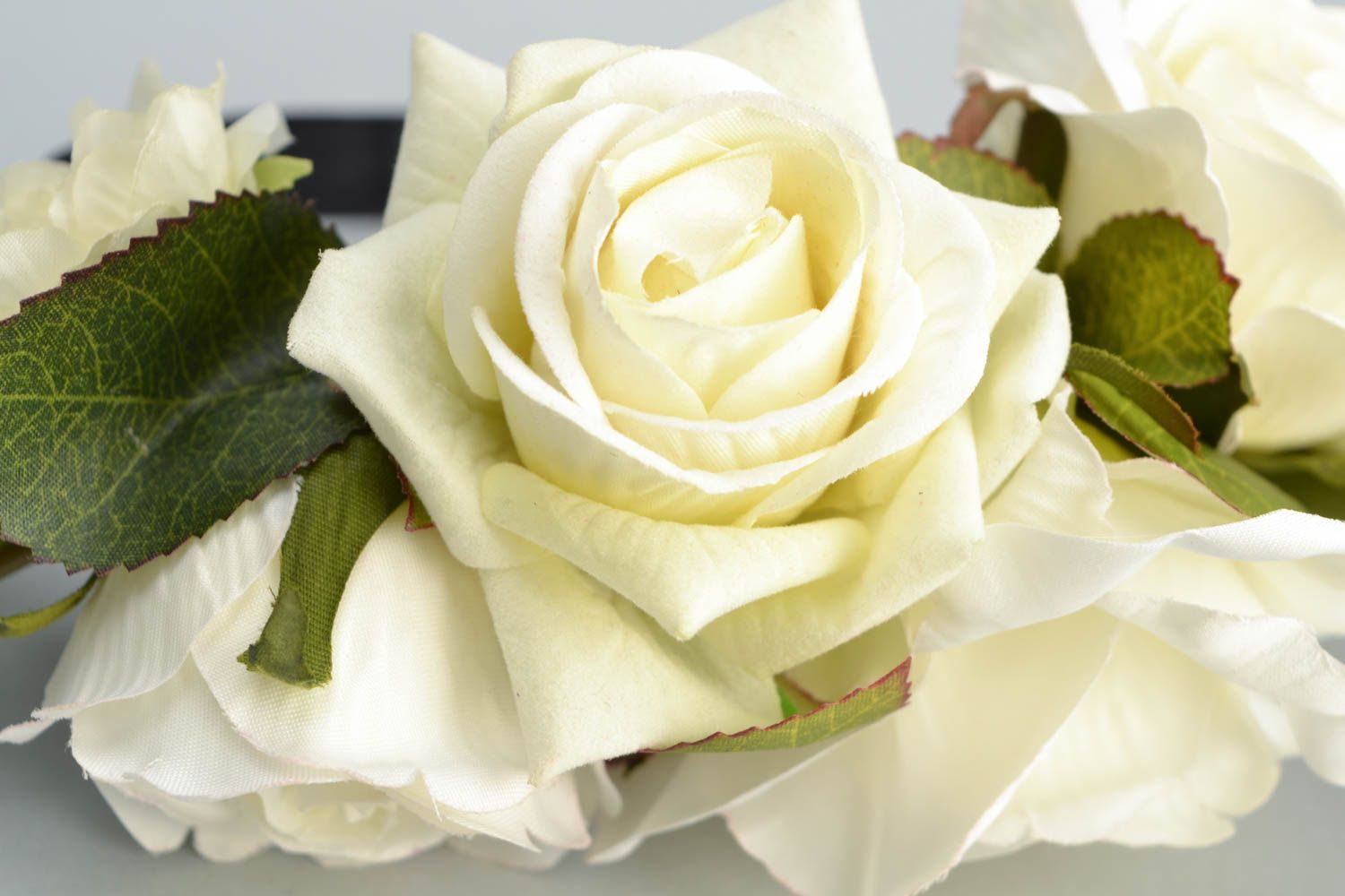 Цветочный обруч для волос из фоамирана Белые розы фото 4