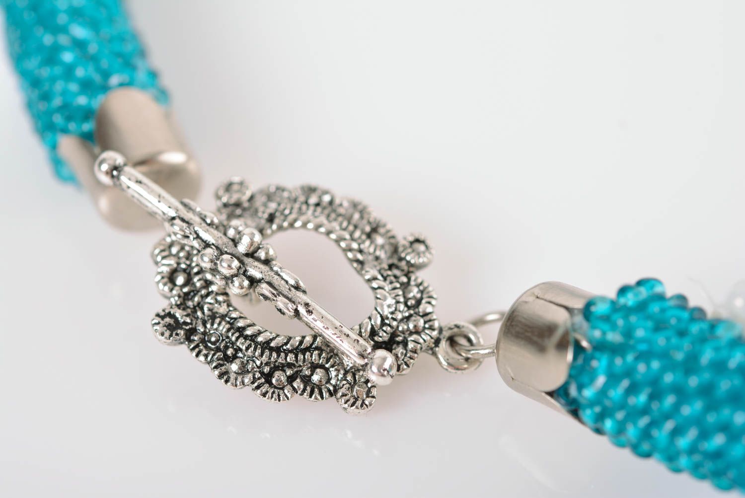Joli collier en perles de rocaille bleu blanc fait main avec pendentif tendre photo 5