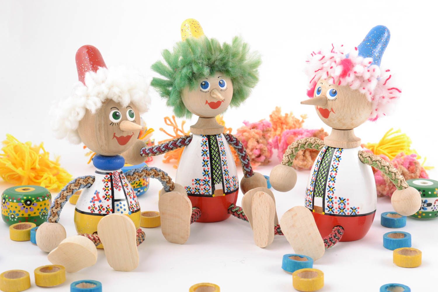 Set de petits jouets artisanaux réalisés en bois naturel faits main 3 pièces photo 1