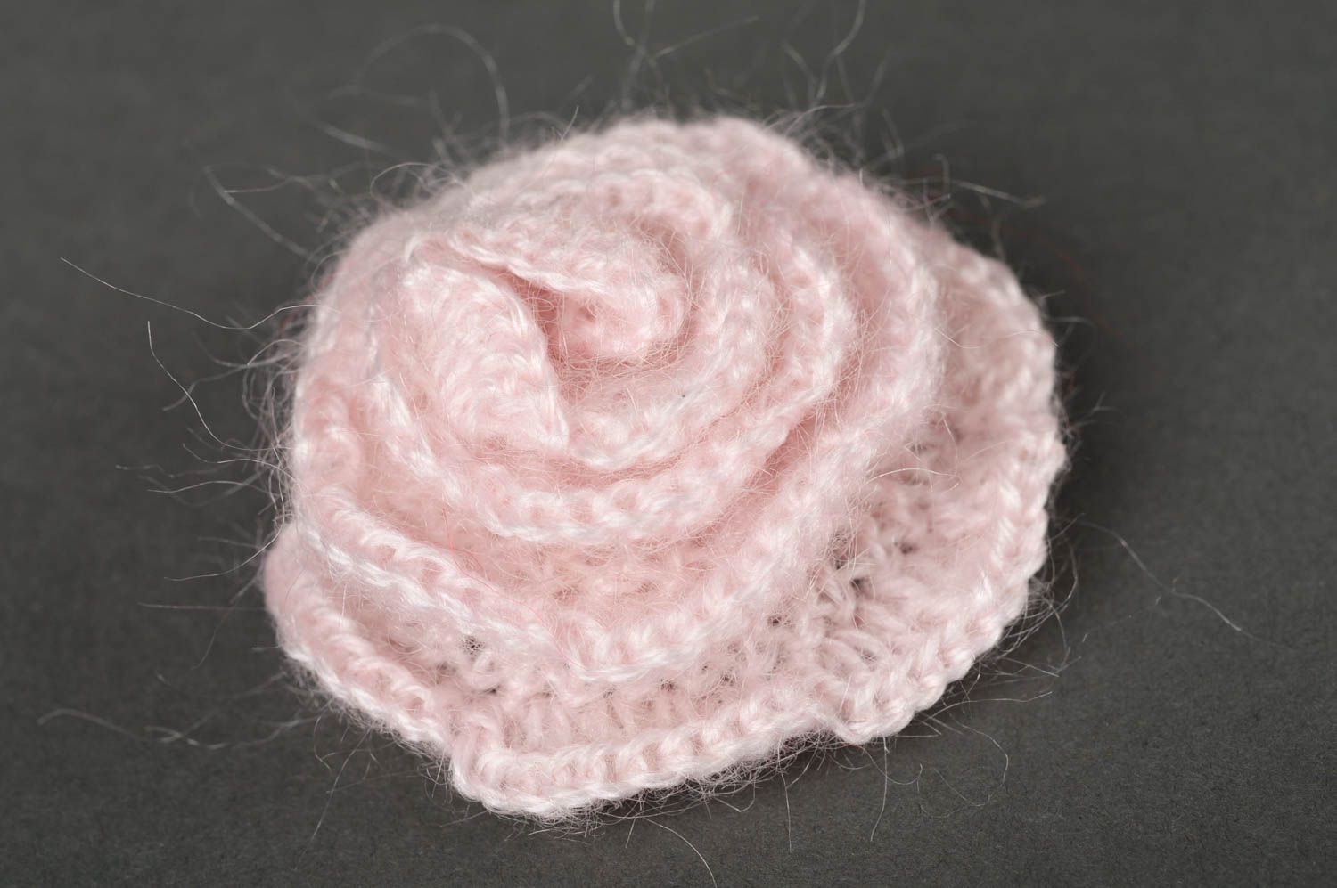 Аксессуар для волос хенд мейд розовая резинка крючком вязаная резинка цветок фото 2