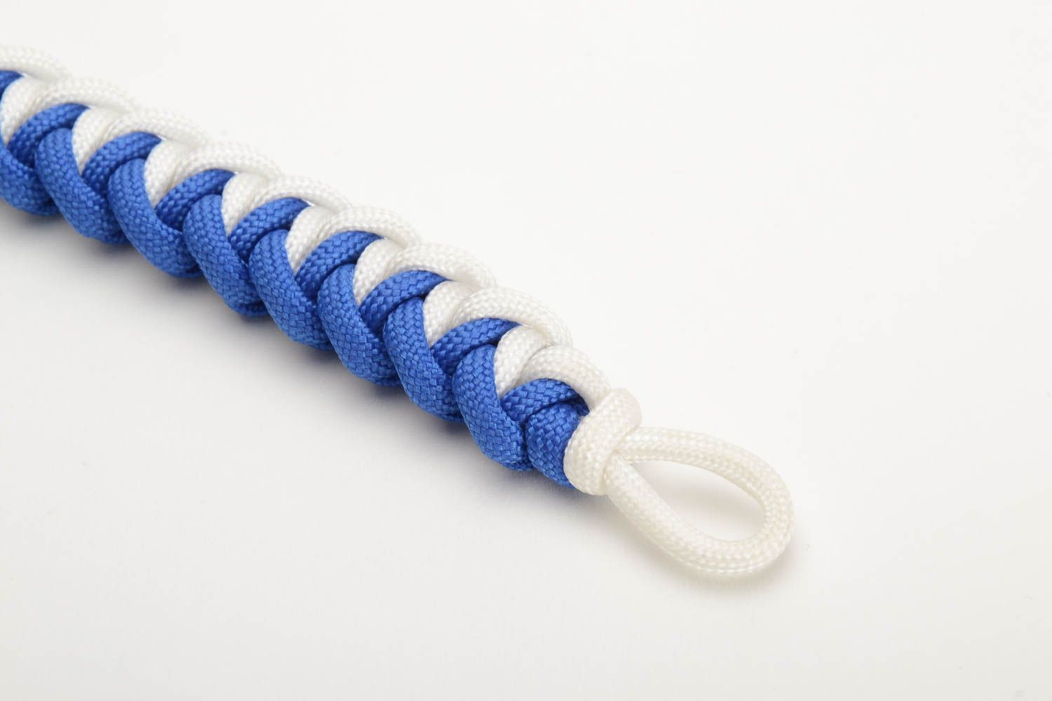 Браслет из шнурков паракорд плетеный ручной работы унисекс авторский Зуб акулы фото 4
