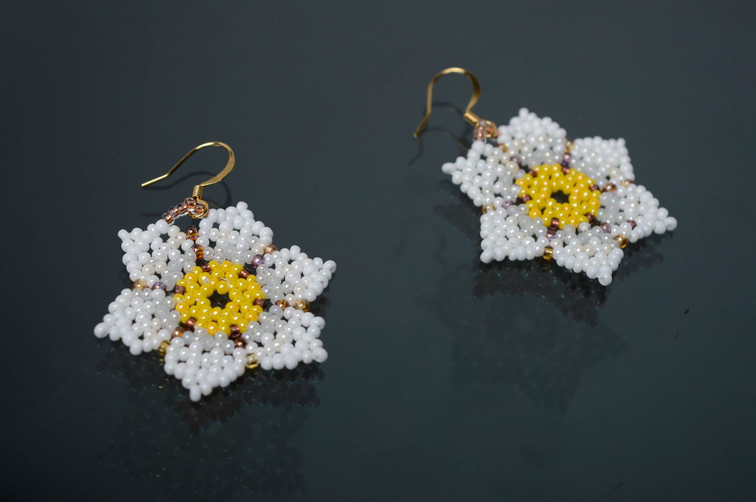 Beaded earrings in the shape of narcissus flower photo 1