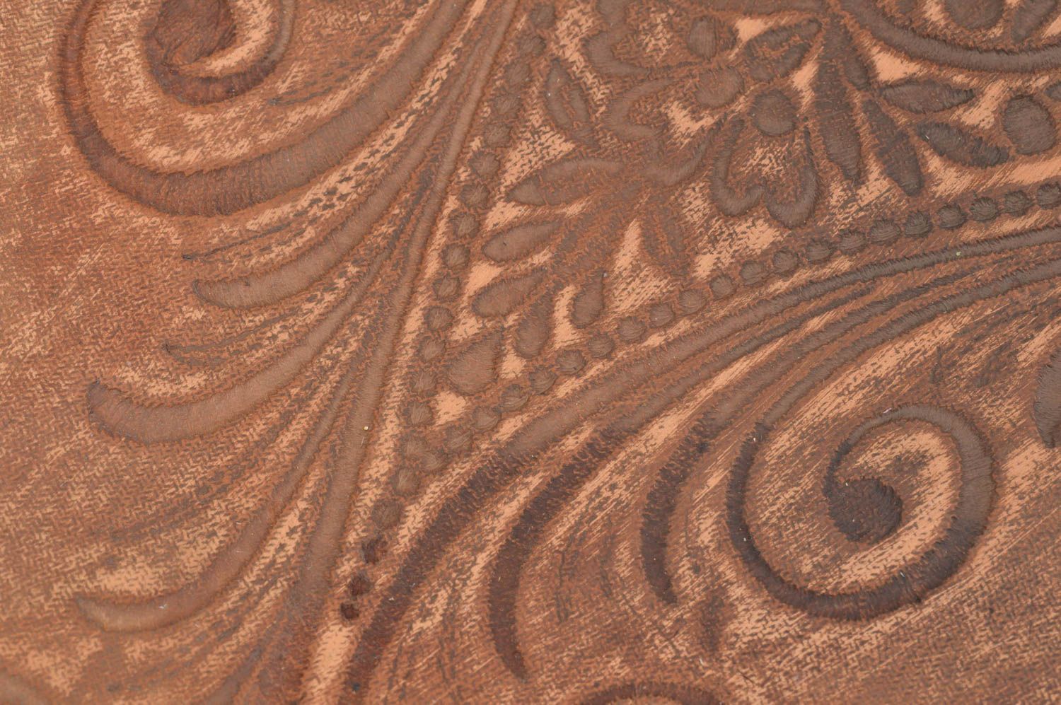 Assiette ronde marron clair en céramique motif en relief style écolo faite main photo 5