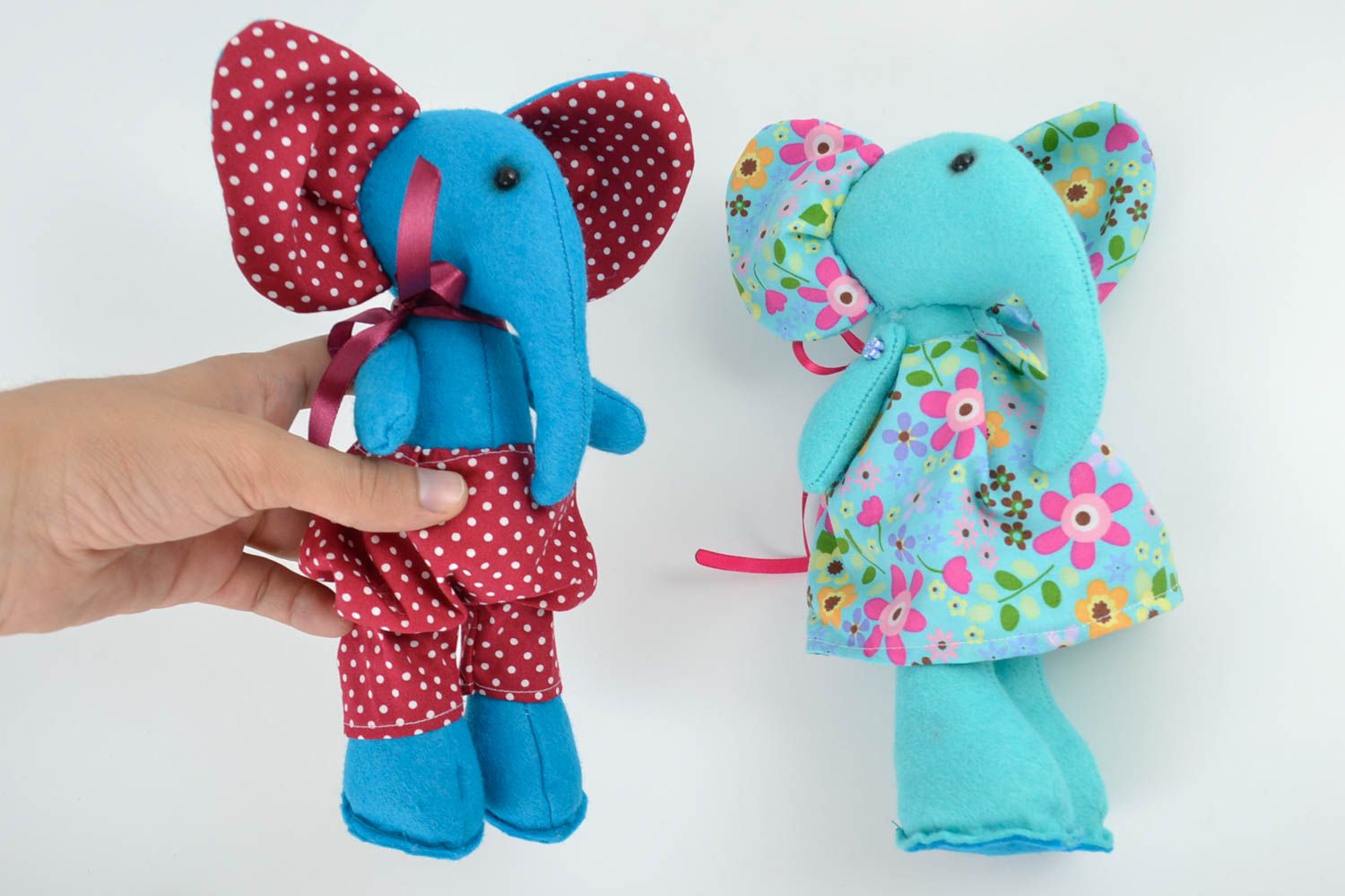 Мягкие игрушки набор слонов 2 штуки ручной работы из ткани авторские для детей фото 5