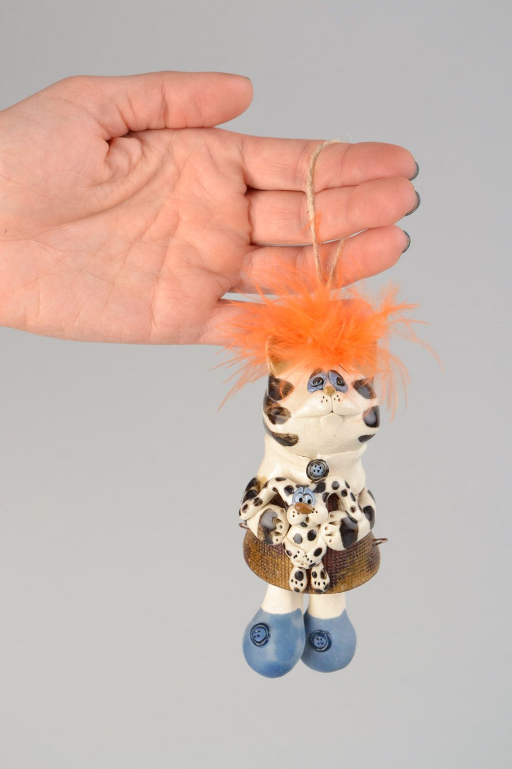 Handmade bemaltes Deko Glöckchen aus Keramik zum Aufhängen in Form der Katze foto 1
