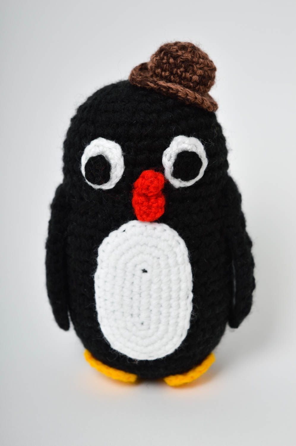 Handgemachtes Spielzeug Häkel Kuscheltier Stoff Tier Pinguin klein Geschenk  foto 2