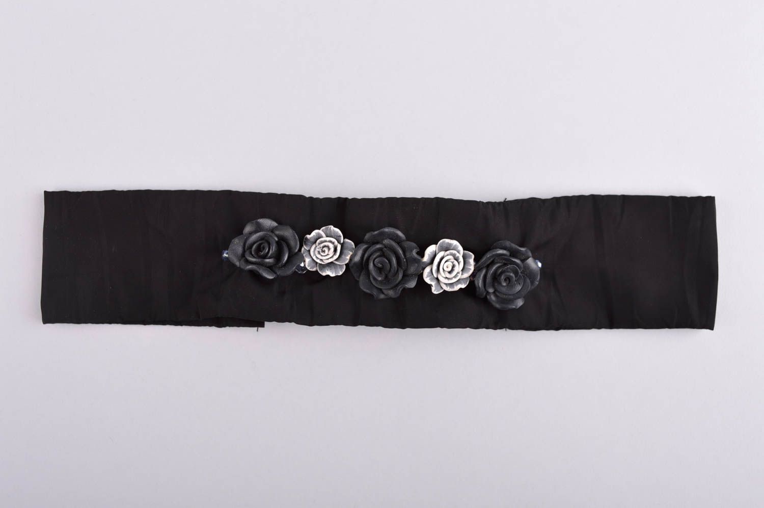 Haarband mit Blumen Handgemachter Schmuck Accessoires für Haare schwarz stilvoll foto 5