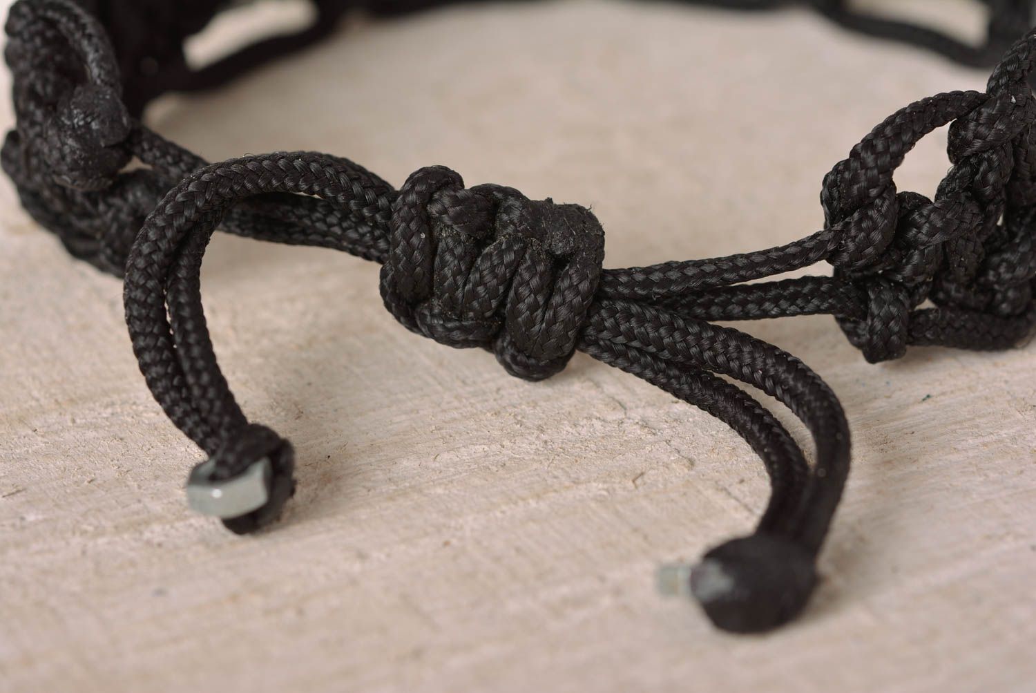 Bracelet original Bijou fait main noir tressé avec métal Cadeau pour femme photo 4