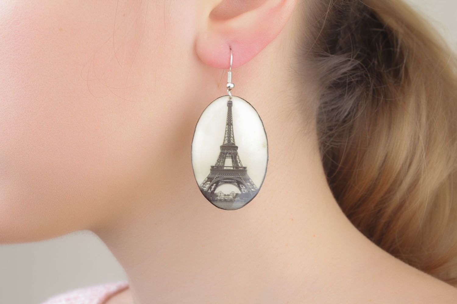 Oval earrings made ​​of epoxy resin photo 1