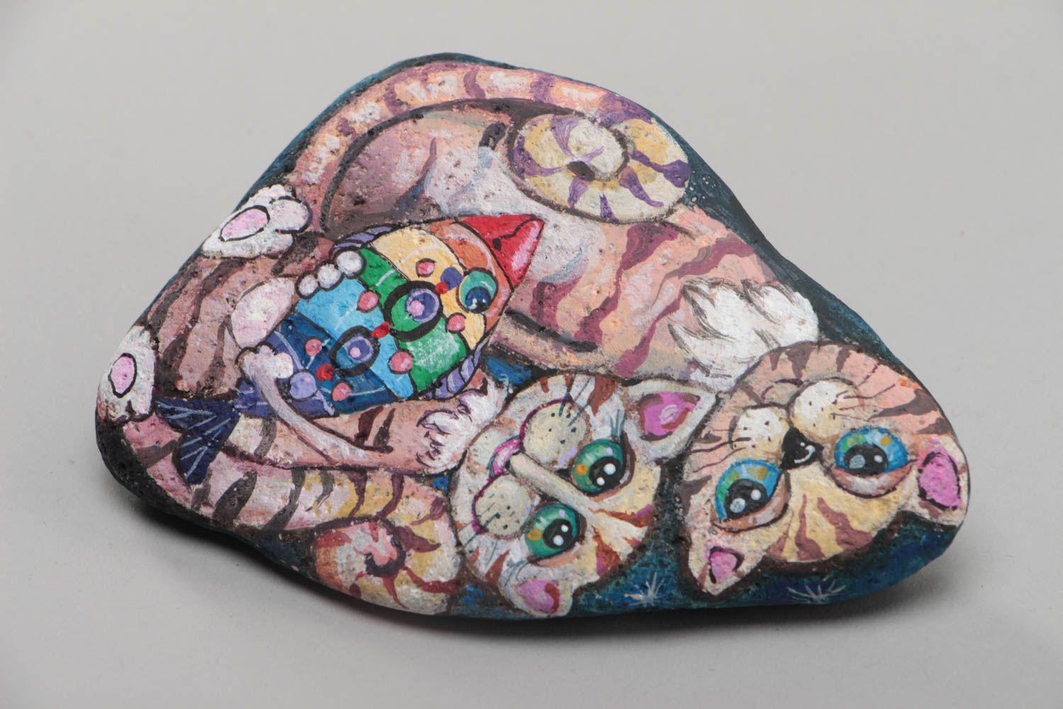 Small handmade designer gift painted sea stone with cats and fish drawing photo 4