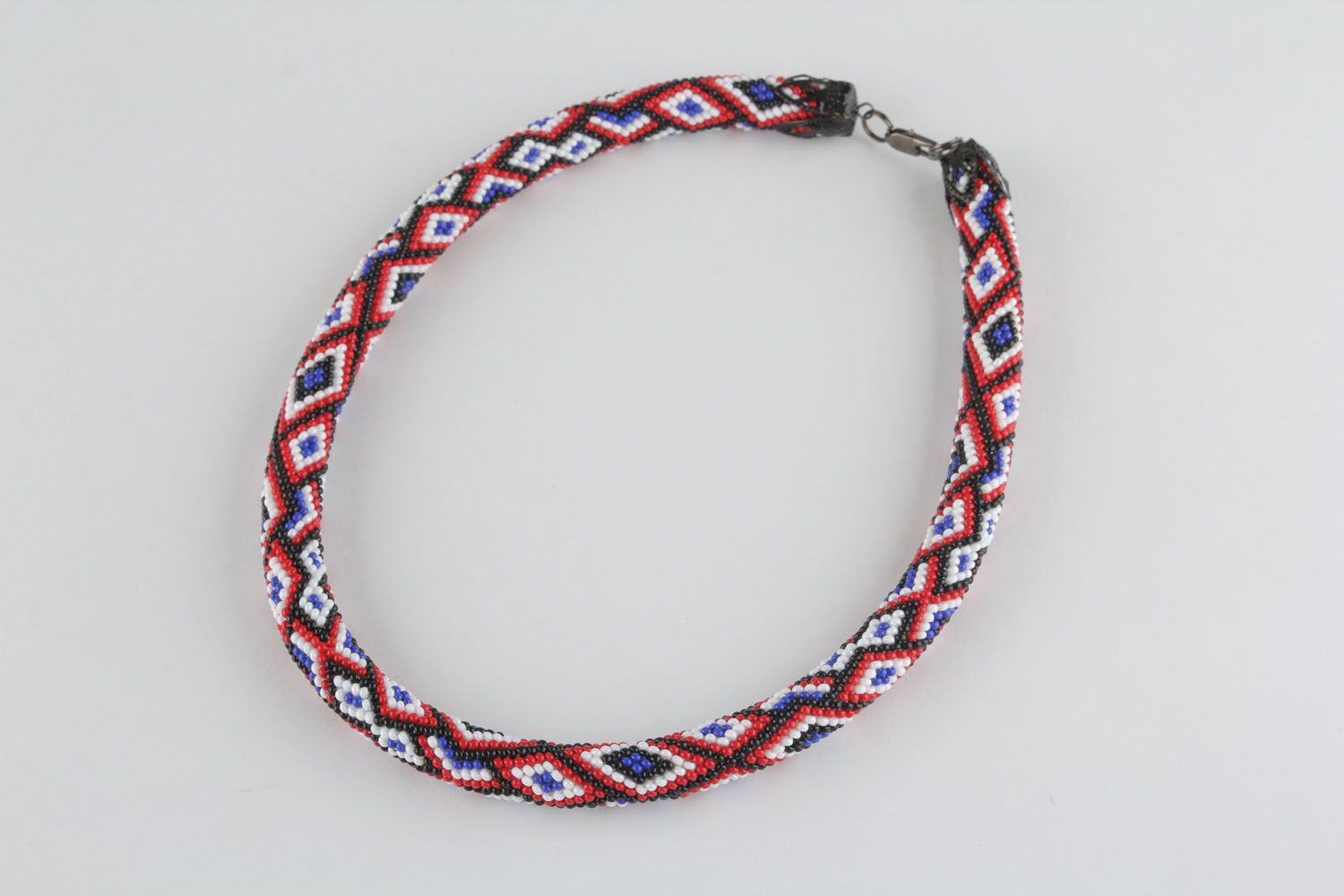 Beaded cord necklace with pattern photo 2