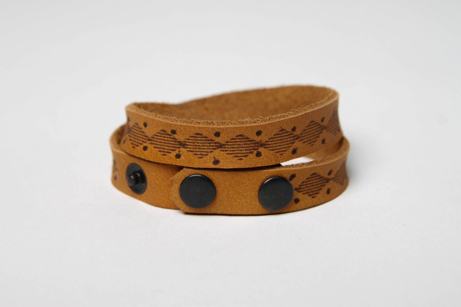 Bracciale in pelle fatto a mano accessorio originale braccialetto alla moda foto 4