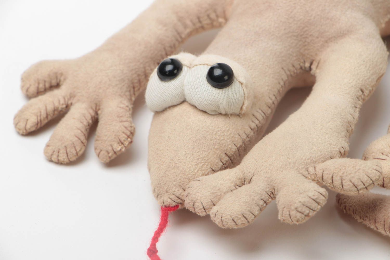 Мягкая игрушка ящерица ручной работы песочного цвета из ткани для детей фото 3
