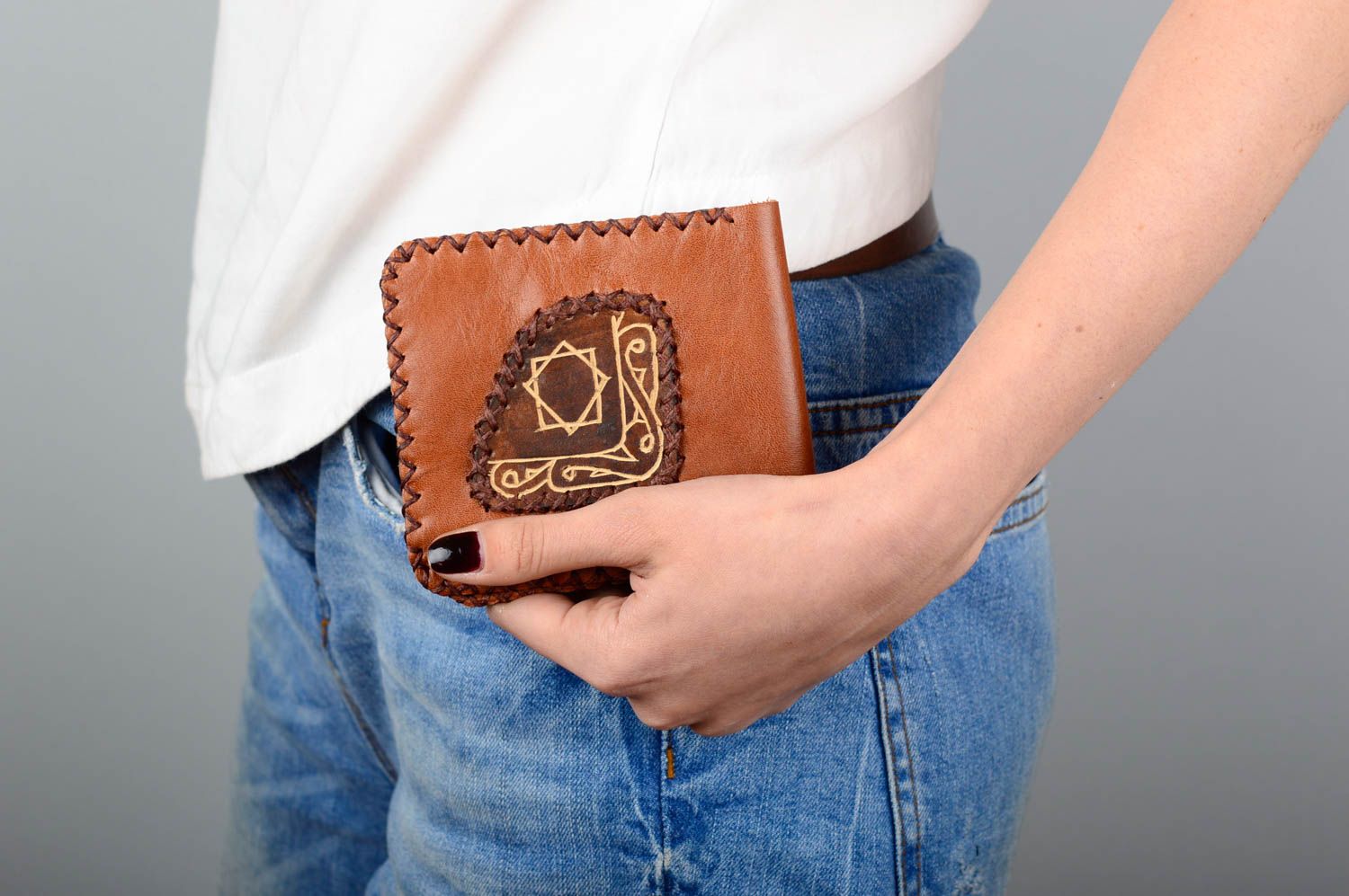 Оригинальный кожаный кошелек с шитьем и металлической кнопкой ручной работы фото 5