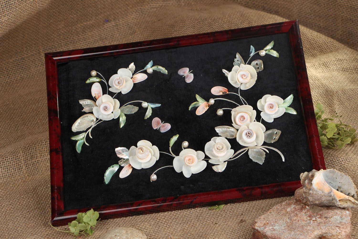 Cuadro artesanal de conchas y espinas Rosas de té foto 5