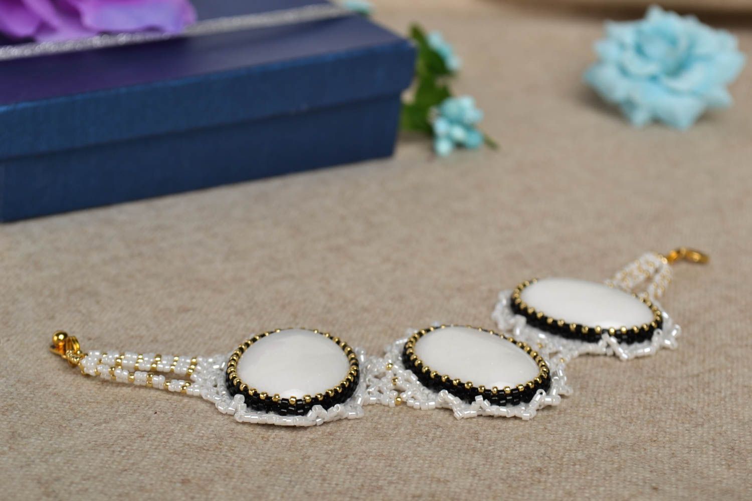 Bracelet perles rocaille Bijou fait main tressé jadéite Accessoire femme design photo 1