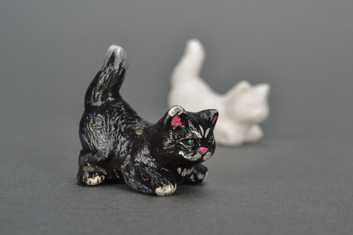 Plaster figurine Playful Cat photo 1