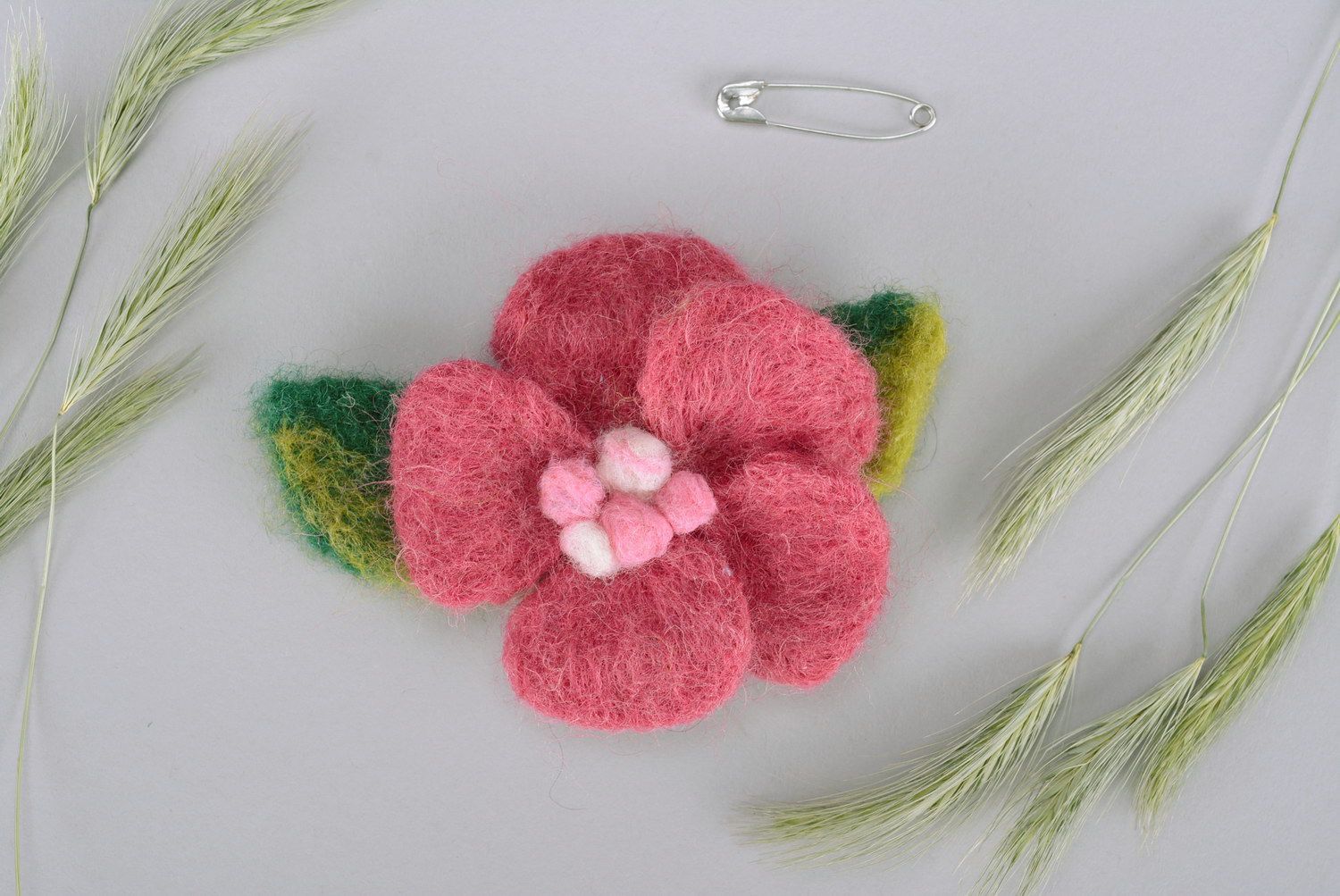 Wool brooch Pink flower photo 1