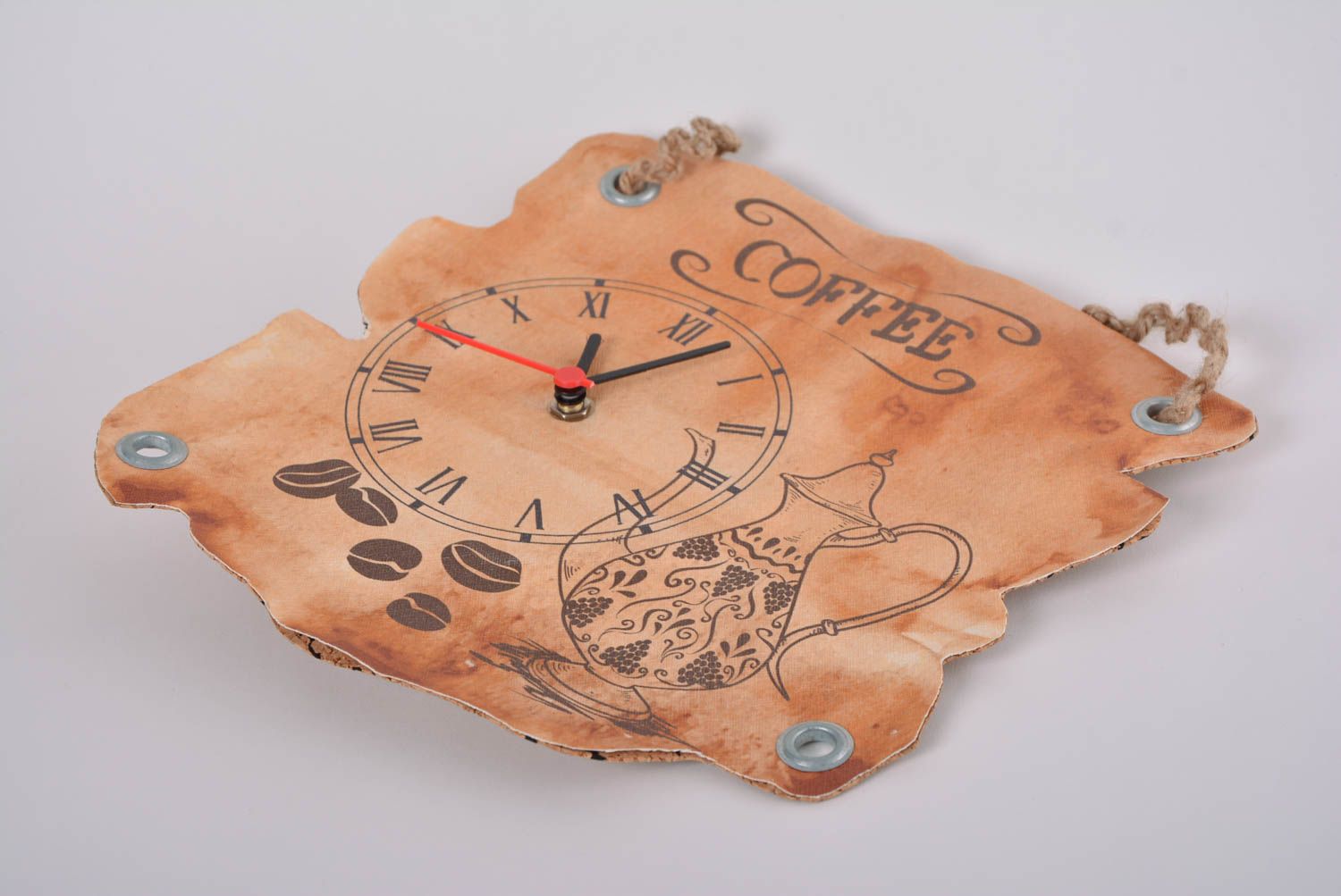 Reloj artesanal de corcho con estampado original en lienzo marrón para pared foto 3