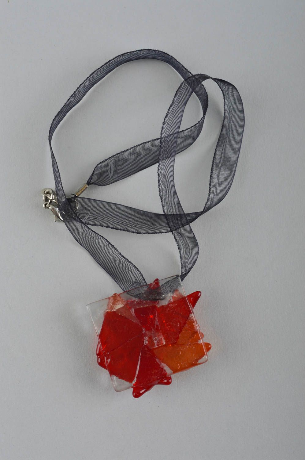 Pendentif verre Bijou fait main design original petit rouge Accessoire femme photo 5