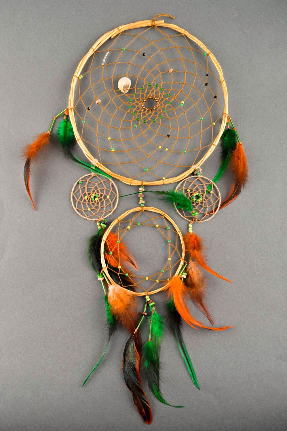 Atrapasueños con plumas hecho a mano decoración de pared talismán de protección  foto 1