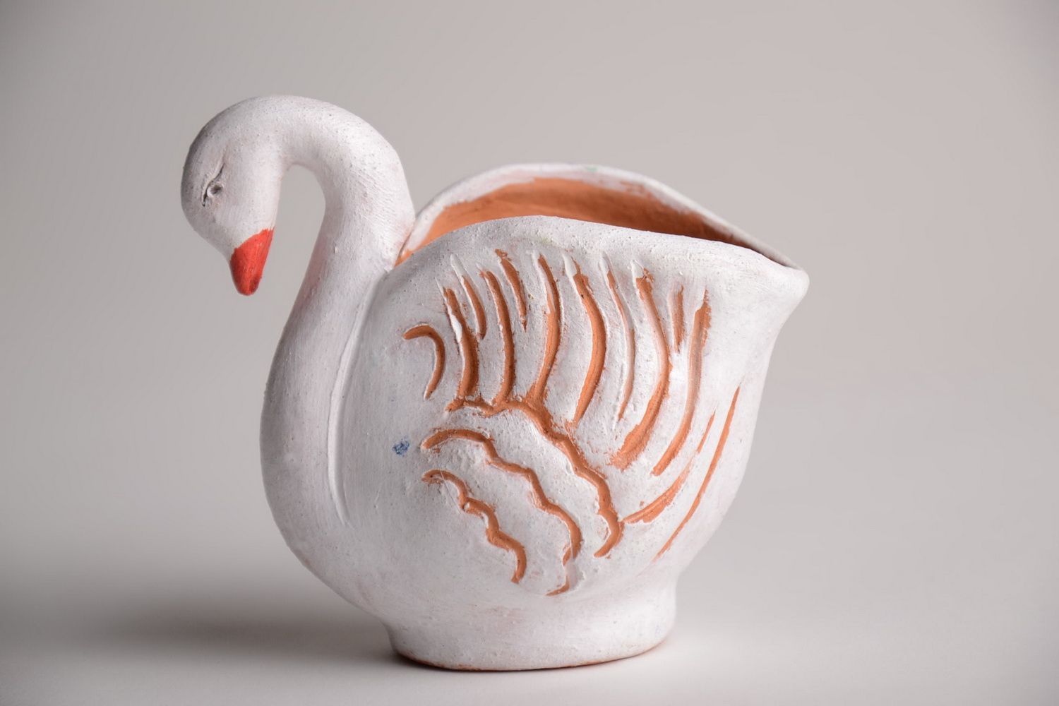 Керамическая вазочка для мелочей в виде лебедя ручной работы из гончарной глины фото 2
