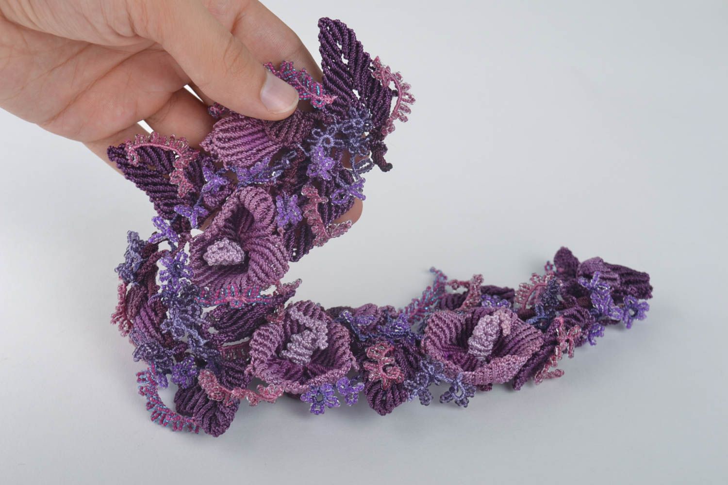 Украшение ручной работы цветочное колье модная бижутерия фиолетовое красивое фото 5