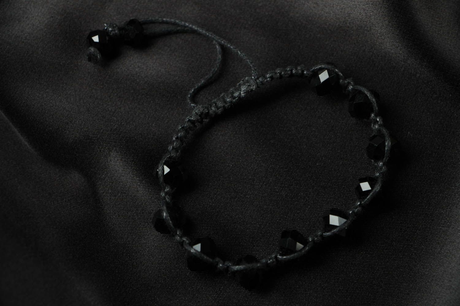 Bracelet noir en cristal sur lacet fait main photo 3