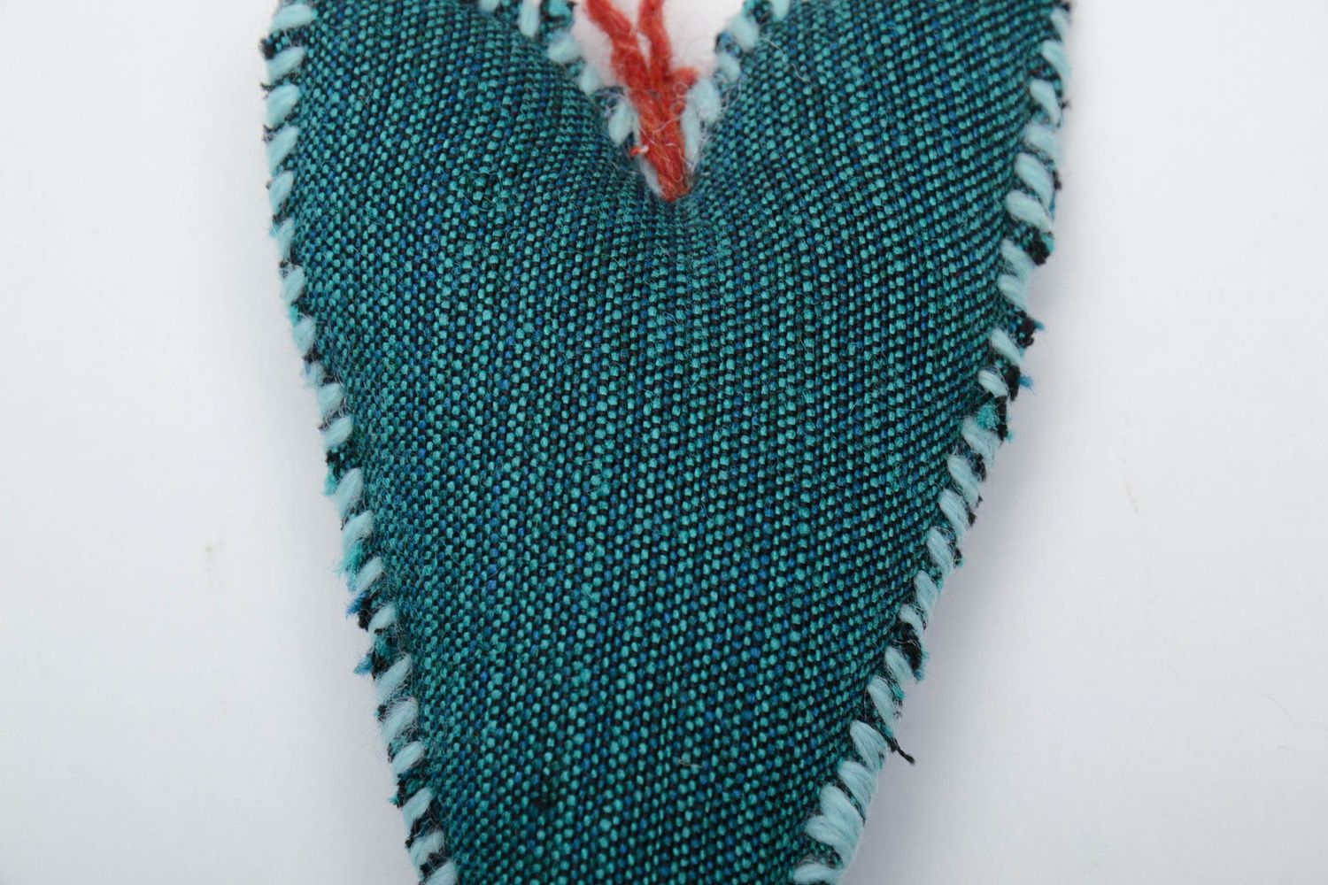 Suspension décorative Cœur pique-aiguilles en laine bleu photo 4