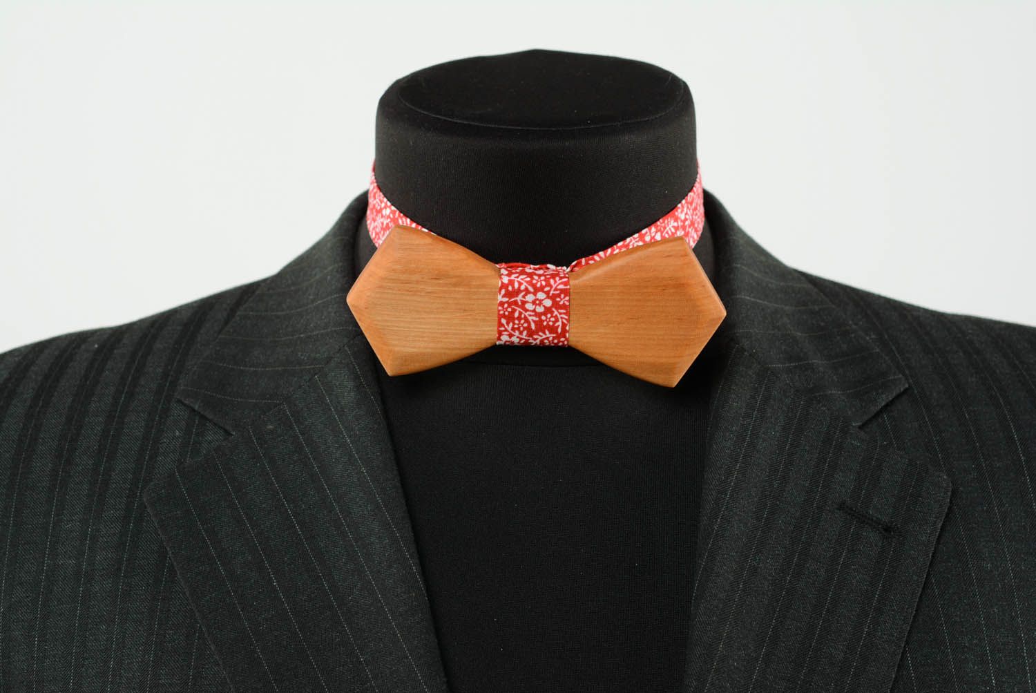 Wooden bow tie Red with Flowers photo 2