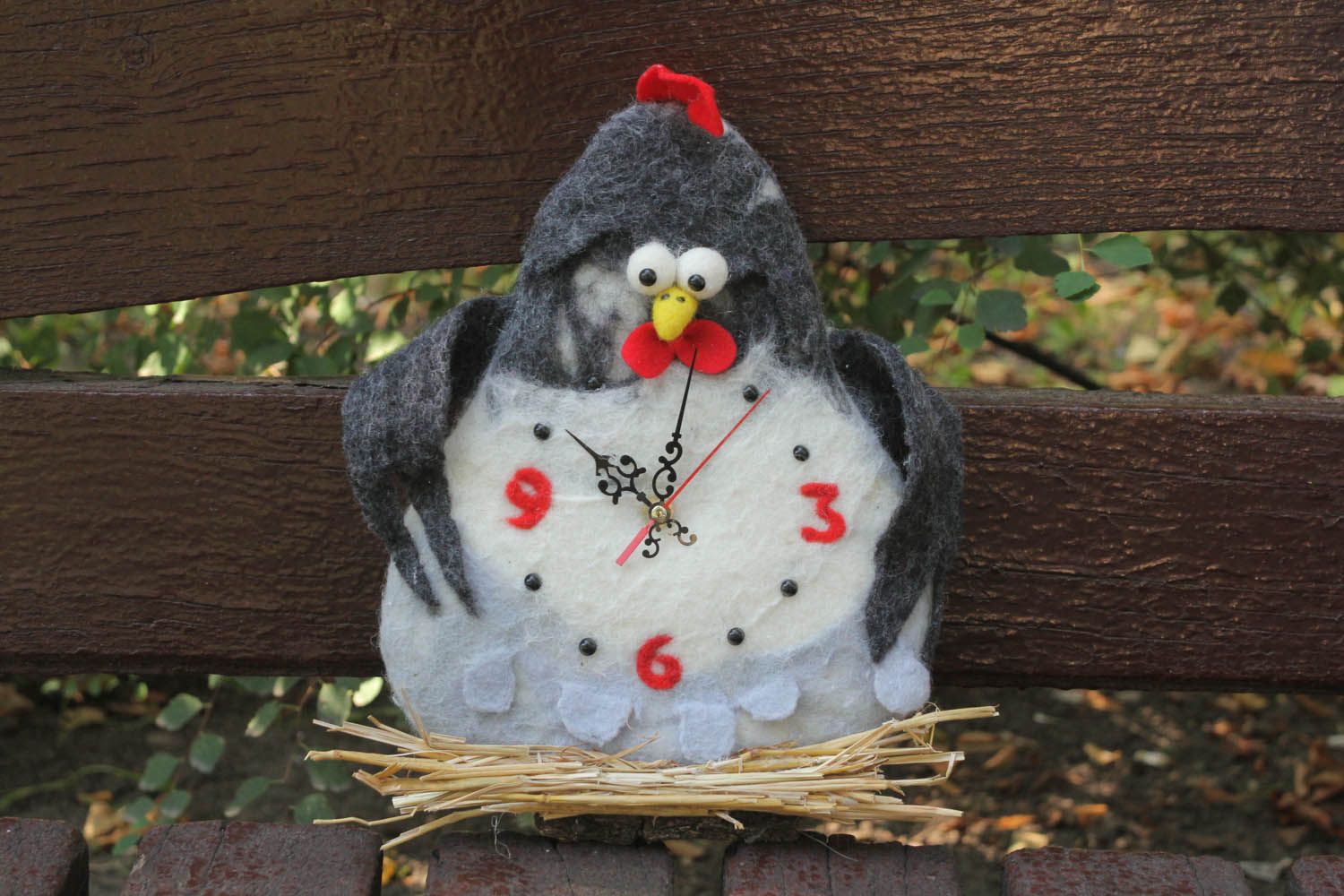 Clock made using wool felting technique photo 1