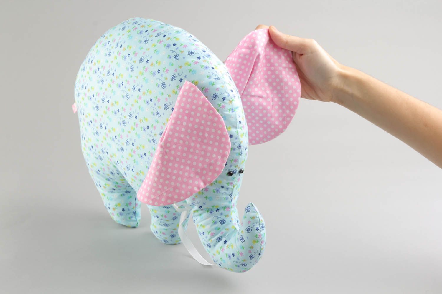 Brinquedo macio-almofada feito à mão de algodão Elefante de materiais naturais  foto 1