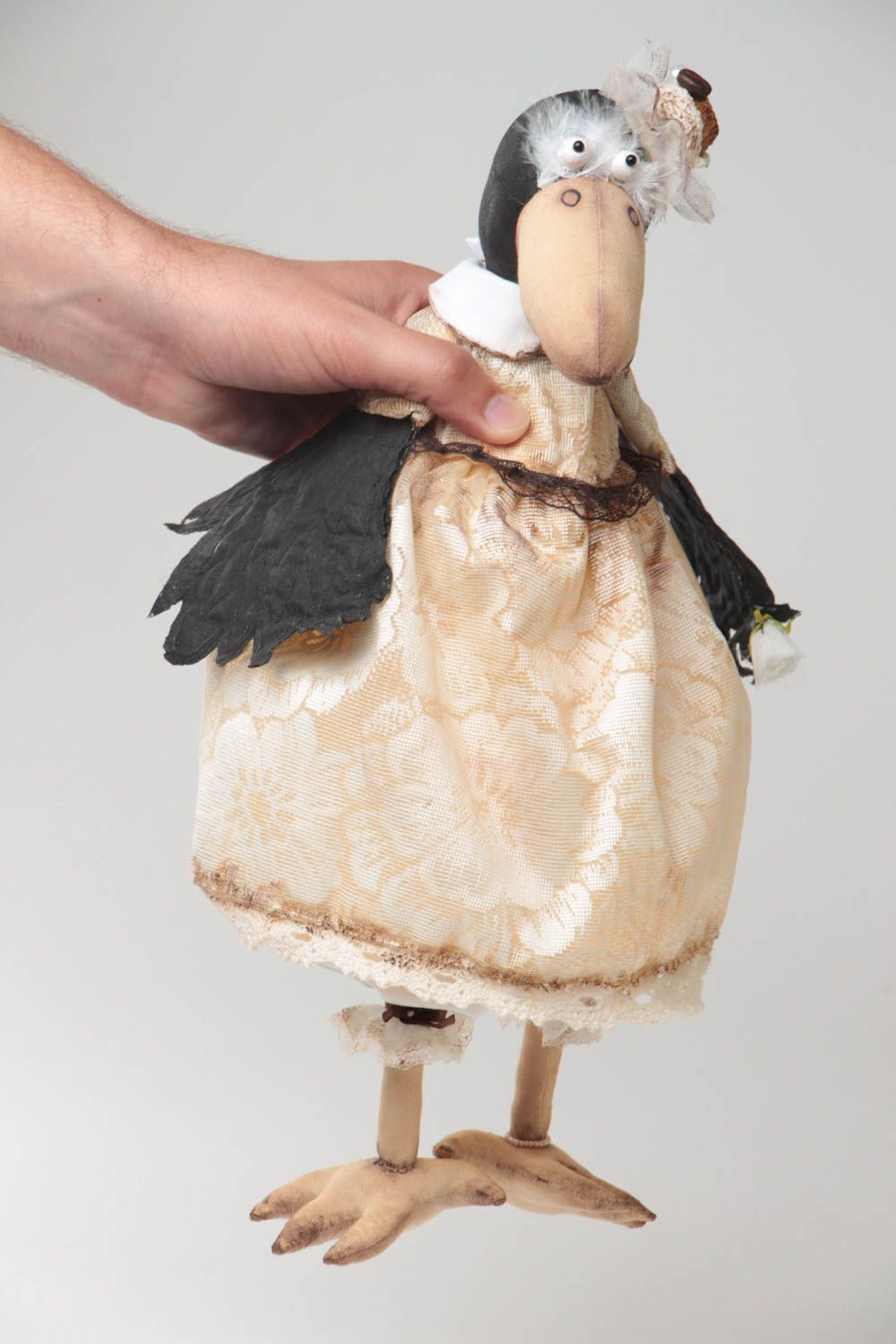 Мягкая игрушка ворона Клара в платье тканевая интерьерная ручной работы фото 5