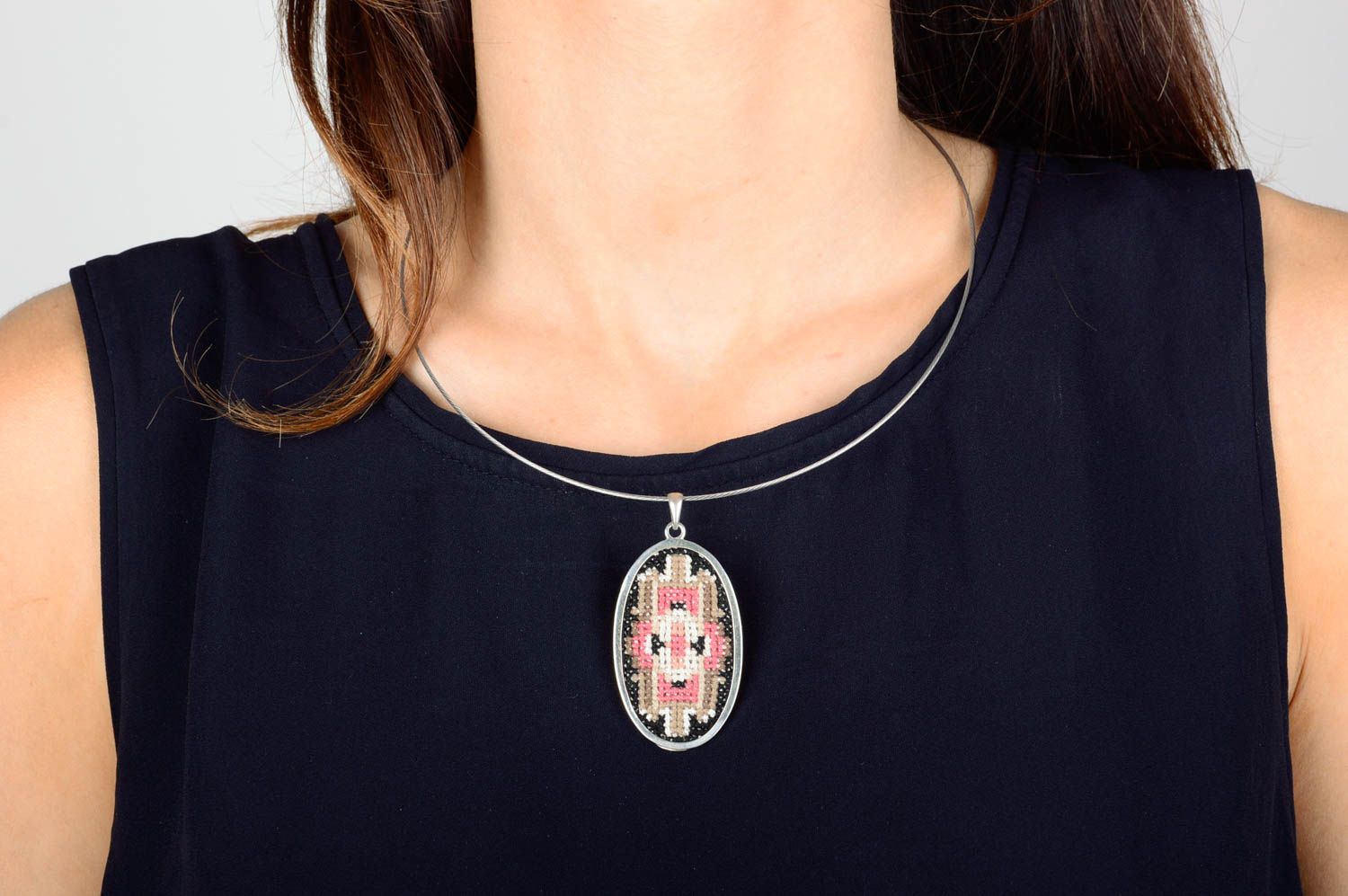 Handmade designer pendant jewelry with embroidery stylish designer pendant photo 2