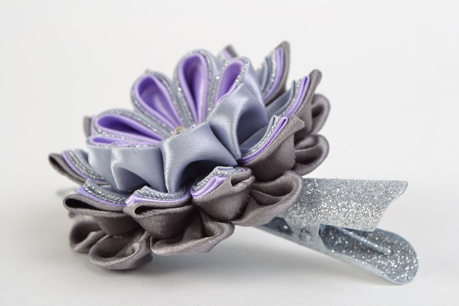 Заколка для волос цветок из атласных и парчовых лент в технике канзаши хенд мэйд фото 2