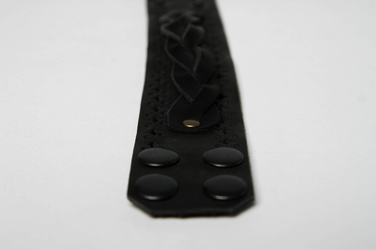 Широкий браслет ручной работы украшение из кожи стильный браслет черный фото 4