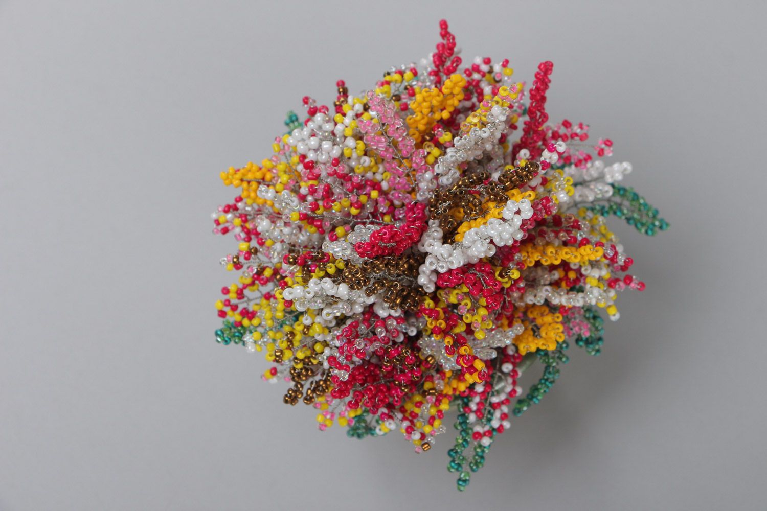 Керамический горшок с цветами из бисера сплетенными вручную для декора дома фото 4