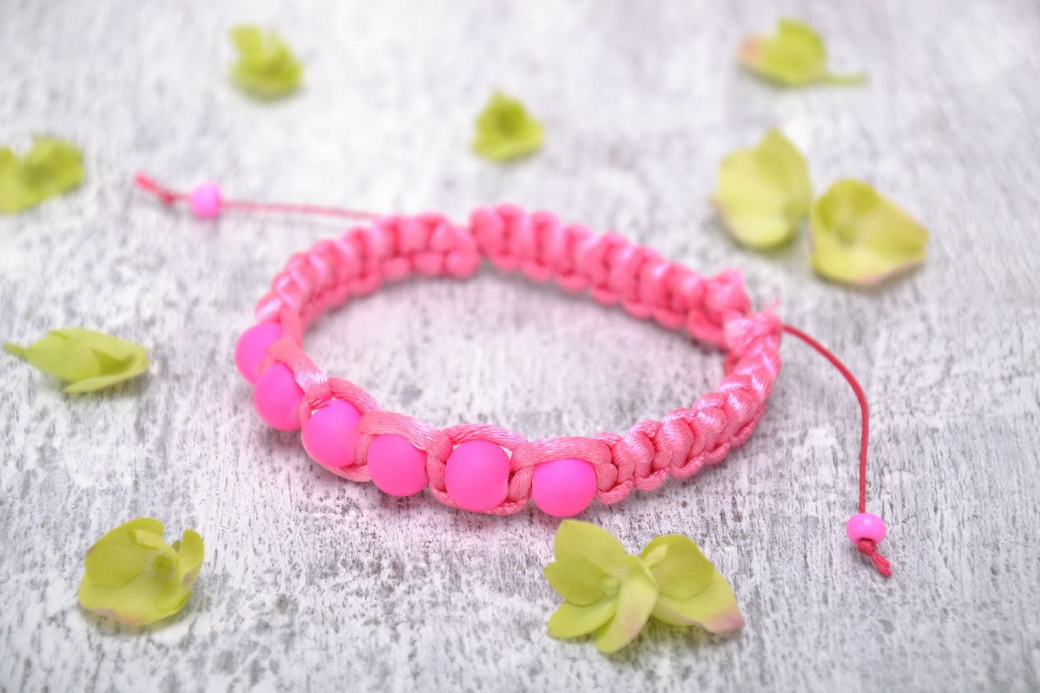 Pink wrist bracelet photo 1
