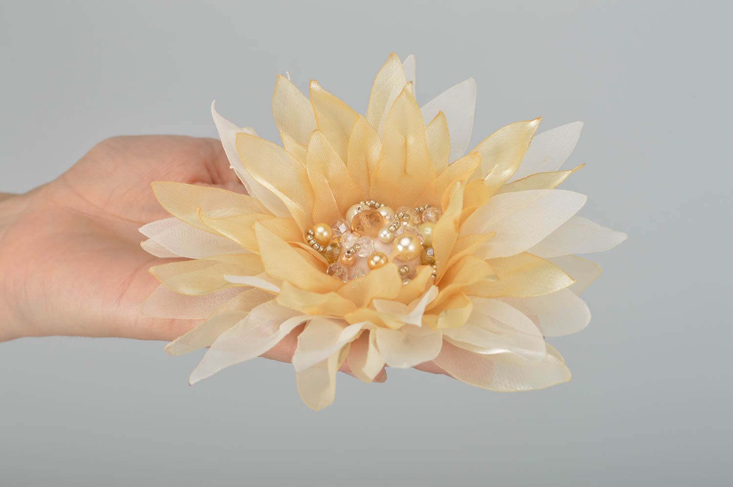 Broche Barrette fleur beige faite main en soie originale Cadeau pour femme photo 2